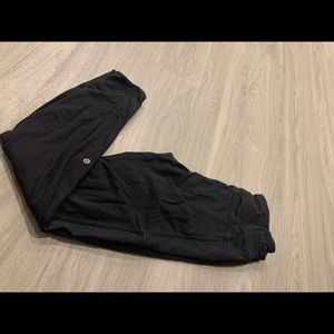 Lululemon black joggers sz 6 great condition